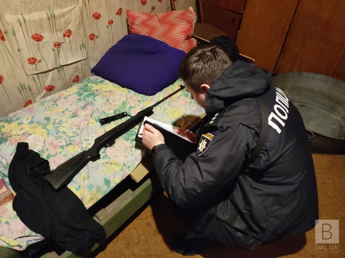 На Чернігівщині батько випадково вистрілив у спину 10-річної доньки: вона у лікарні