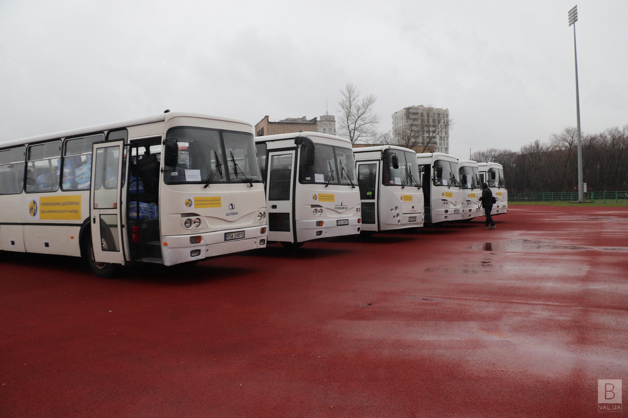 Волонтери Львівщини доставили з Польщі для Чернігівщини 6 автобусів 