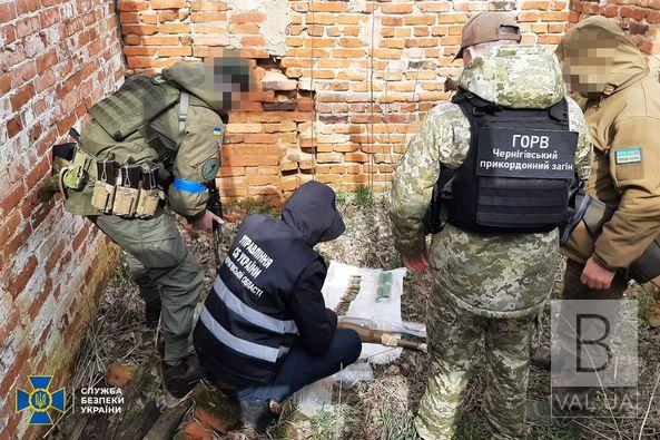Артилерійські снаряди, гранати та набої: у прикордонних районах Чернігівщини виявили два російські схрони з боєприпасами