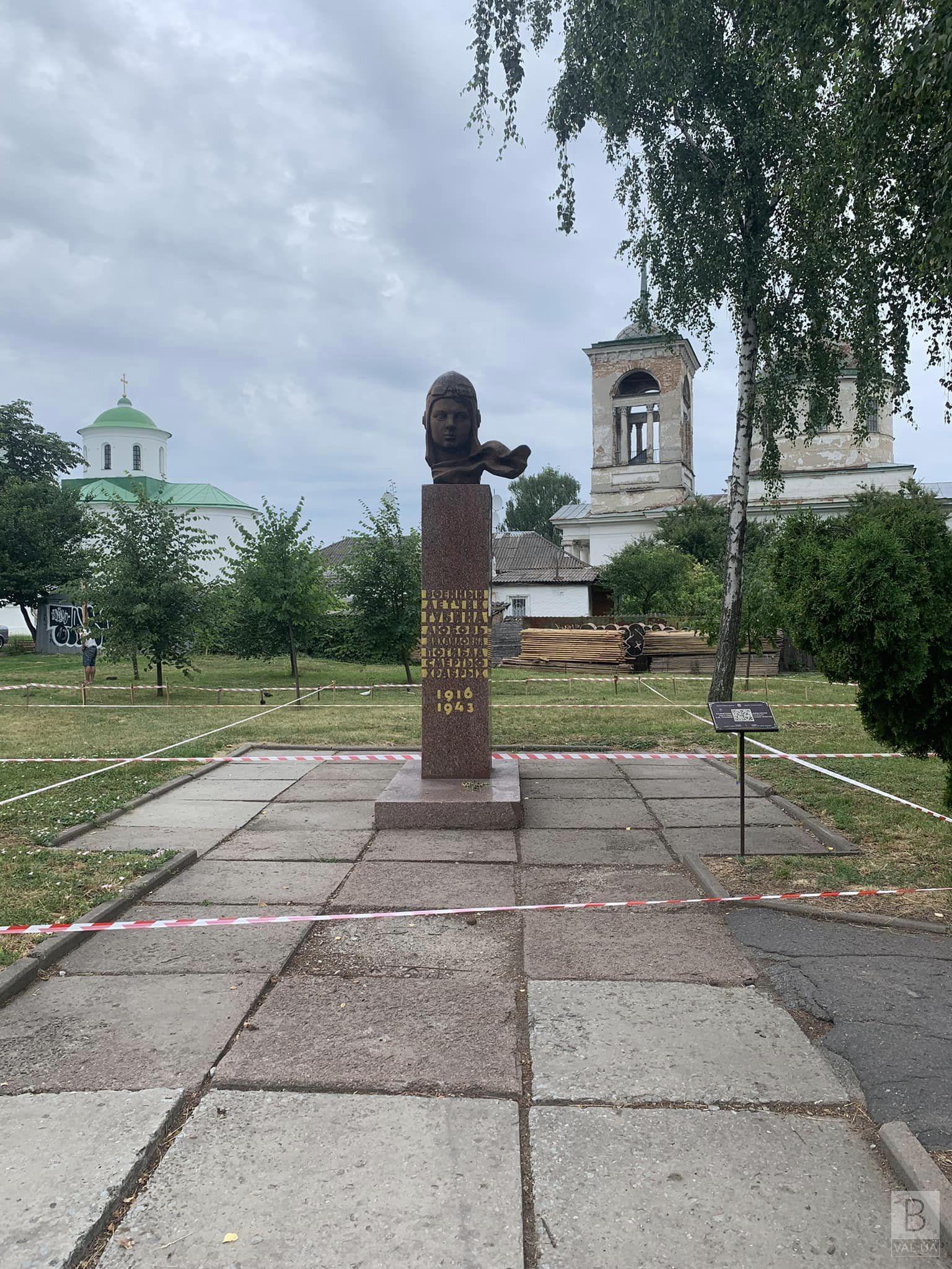 Погруддя льотчиці Любі Губіній у Ніжині не знесуть, а перенесуть