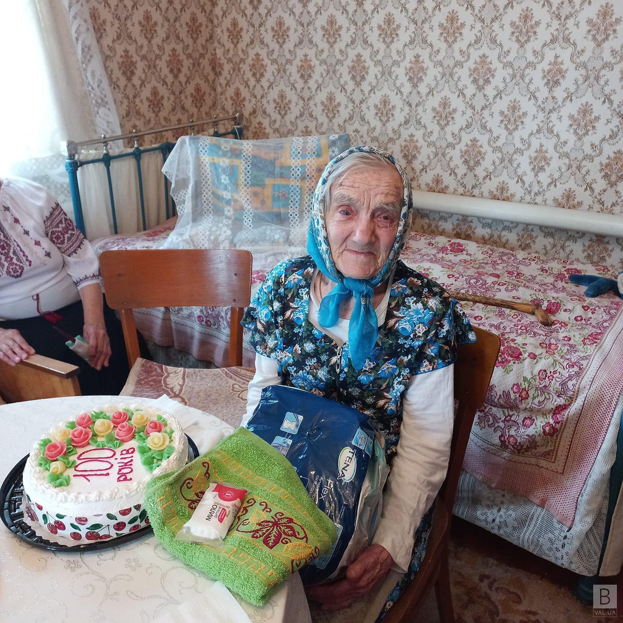 «Життя пролетіло, як мить»: жителька Ніжина відзначила 100-й день народження. ФОТО