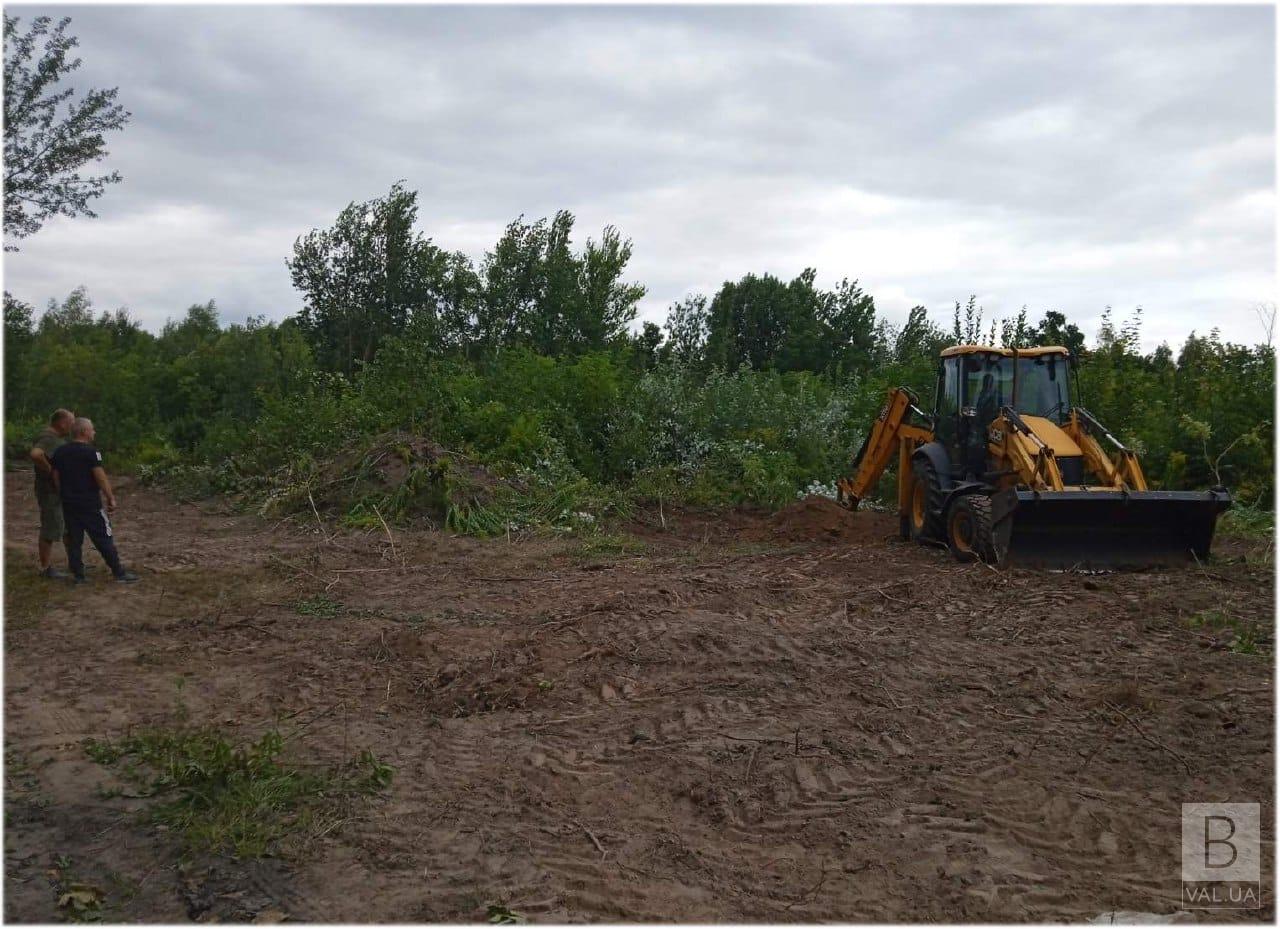 Вирубували дерева та копали важкою технікою: прокуратура перевірить роботи поблизу Ялівщини
