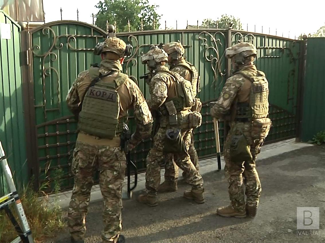 Переправляли ухилянтів за кордон: на Чернігівщині поліція разом з прикордонниками викрили 4-х чоловіків. ФОТО