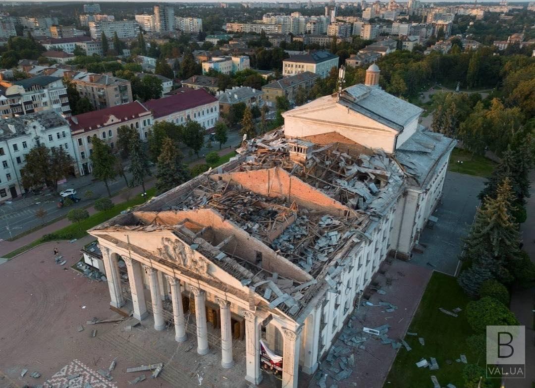 У Чернігові за допомогою звернулися 180 постраждалих через ракетний удар по драмтеатру, – Чаус