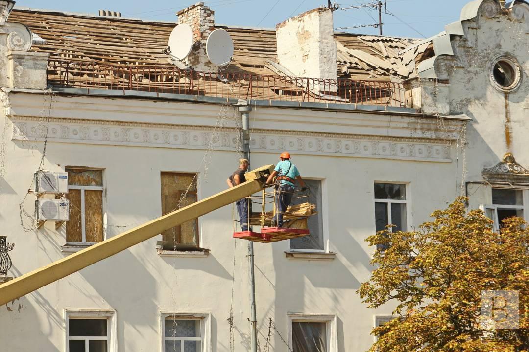 У Чернігові пошкоджені внаслідок ракетного удару 19 серпня дахи планують відремонтувати протягом 2 місяців