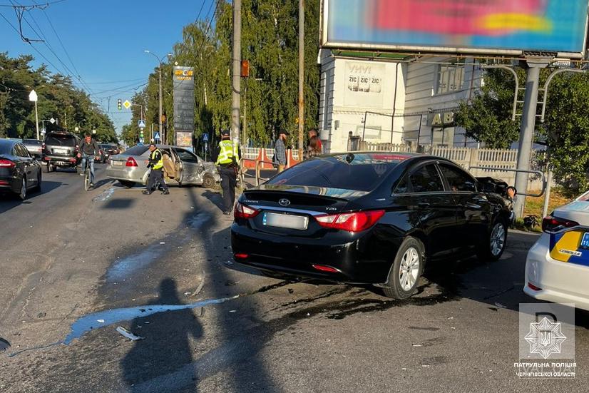 У Чернігові в ДТП на вулиці 77-ї Гвардійської дивізії травмувалася людина. ФОТО