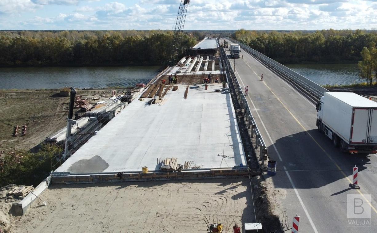 Незабаром завершать ремонт правого проїзду на одному з найбільших мостів Чернігівської області. ФОТО
