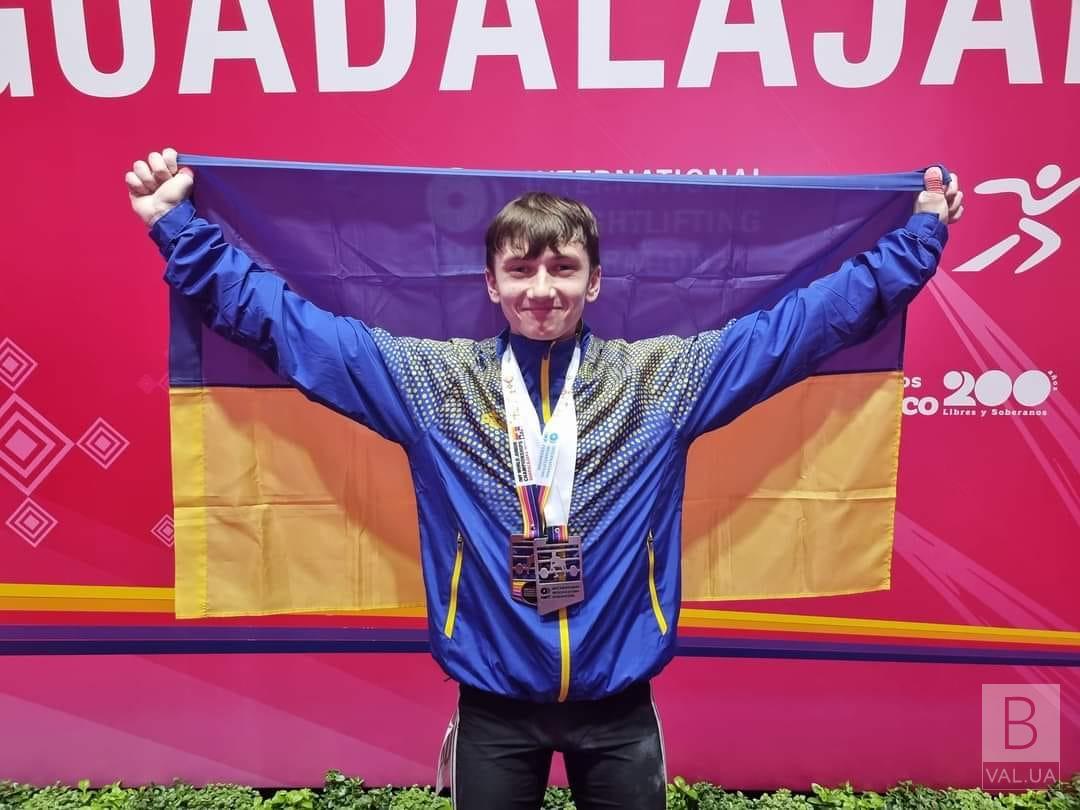 Чернігівець здобув «срібло» та «бронзу» на Чемпіонаті світу з важкої атлетики
