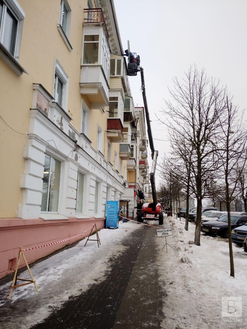 В Чернігові у 6 будинках, які постраждали від ракетної атаки 19, завершується реконструкція дахів