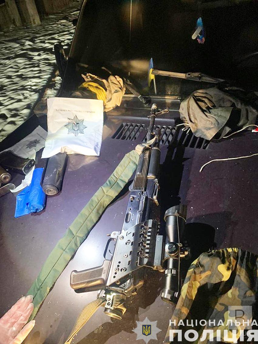 Поліція вилучила у жителя Чернігівського району автомат АК-47 з оптичним прицілом та глушником: чоловіка затримали