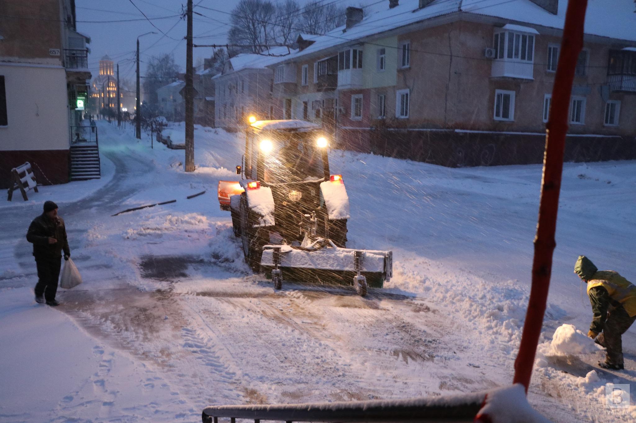 У Чернігові через мобілізацію не вистачає водіїв, щоб чистити дороги від снігу