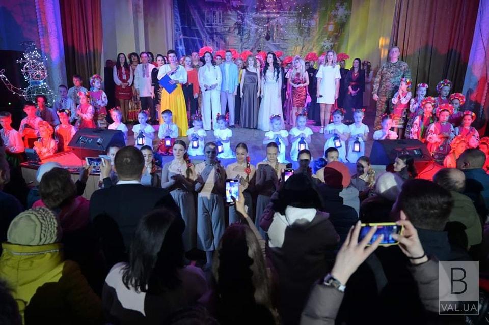 У Ніжині на благодійному концерті зібрали 104 тисяч гривень для військових