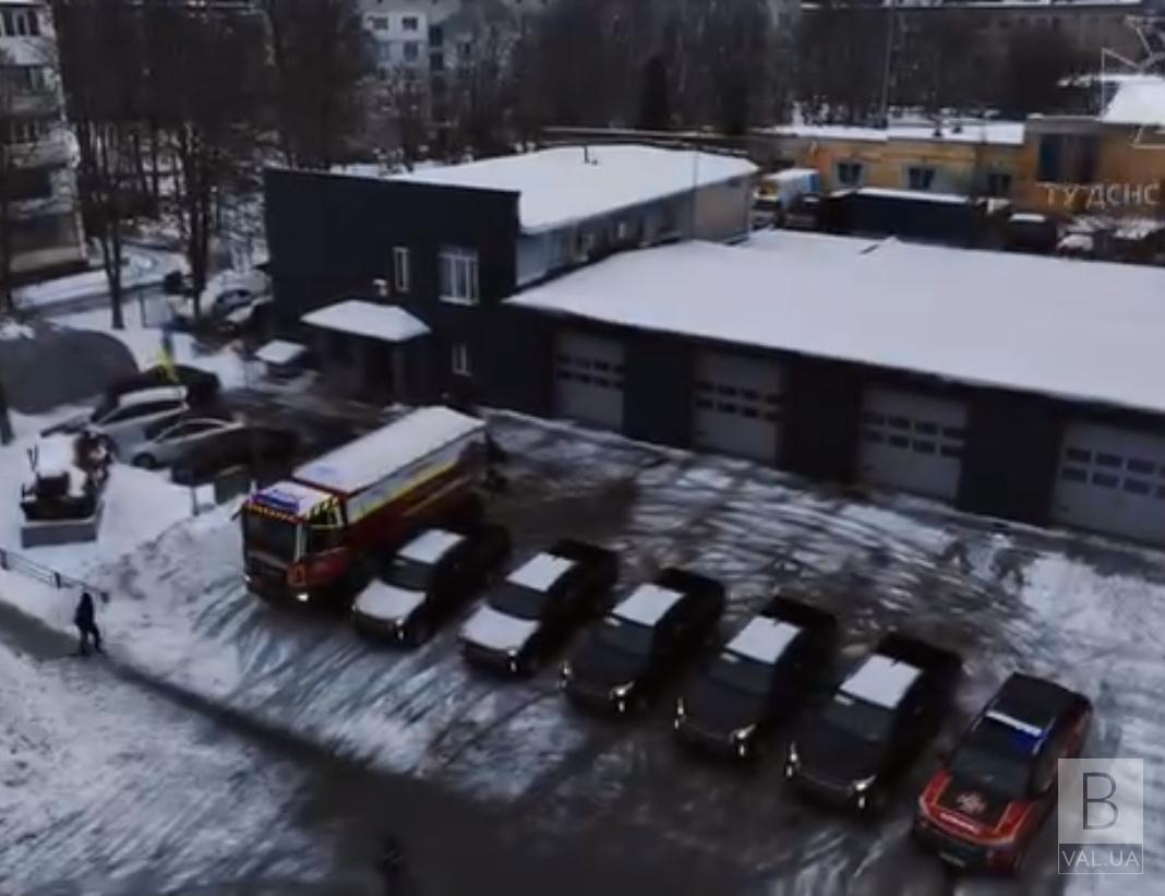 Чернігівські рятувальники отримали 5 автомобілів та піротехнічну машину від благодійників
