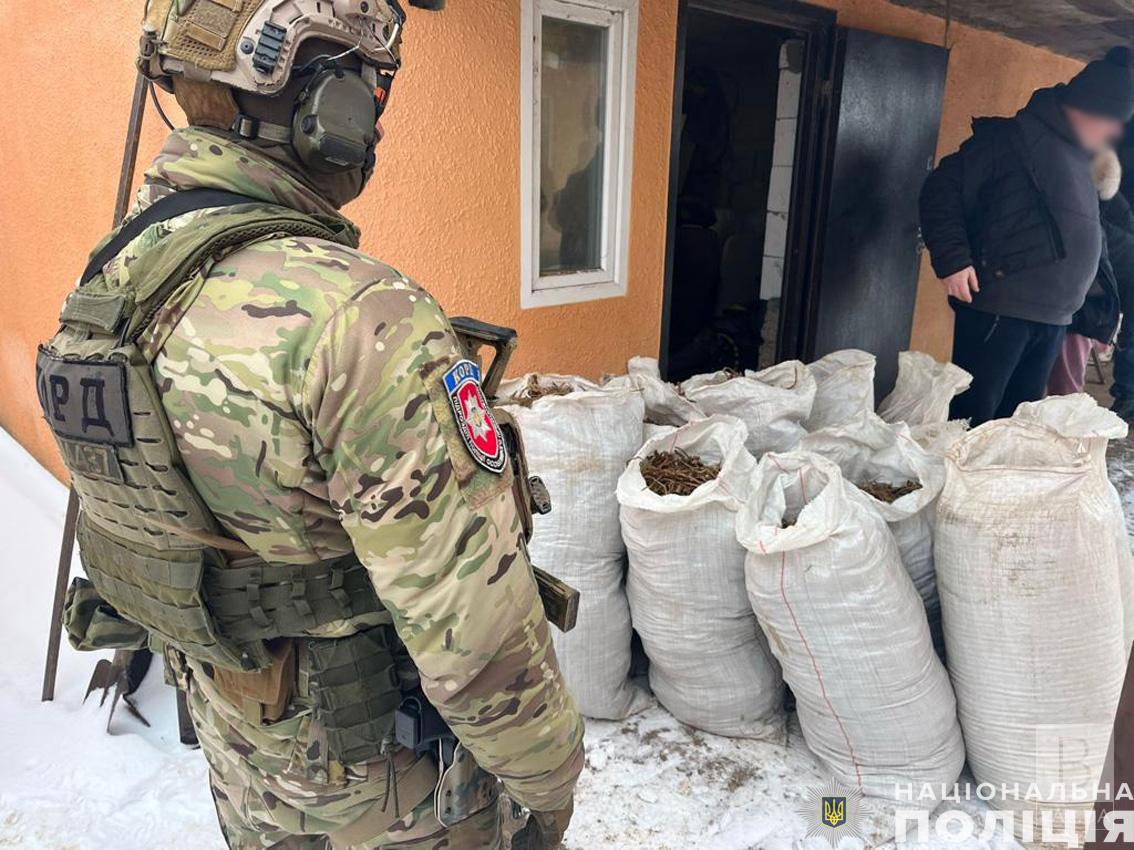 На Чернігівщині поліція викрила підпільне виробництво тютюну: вилучили товарів на понад 5 мільйонів гривень. ФОТО