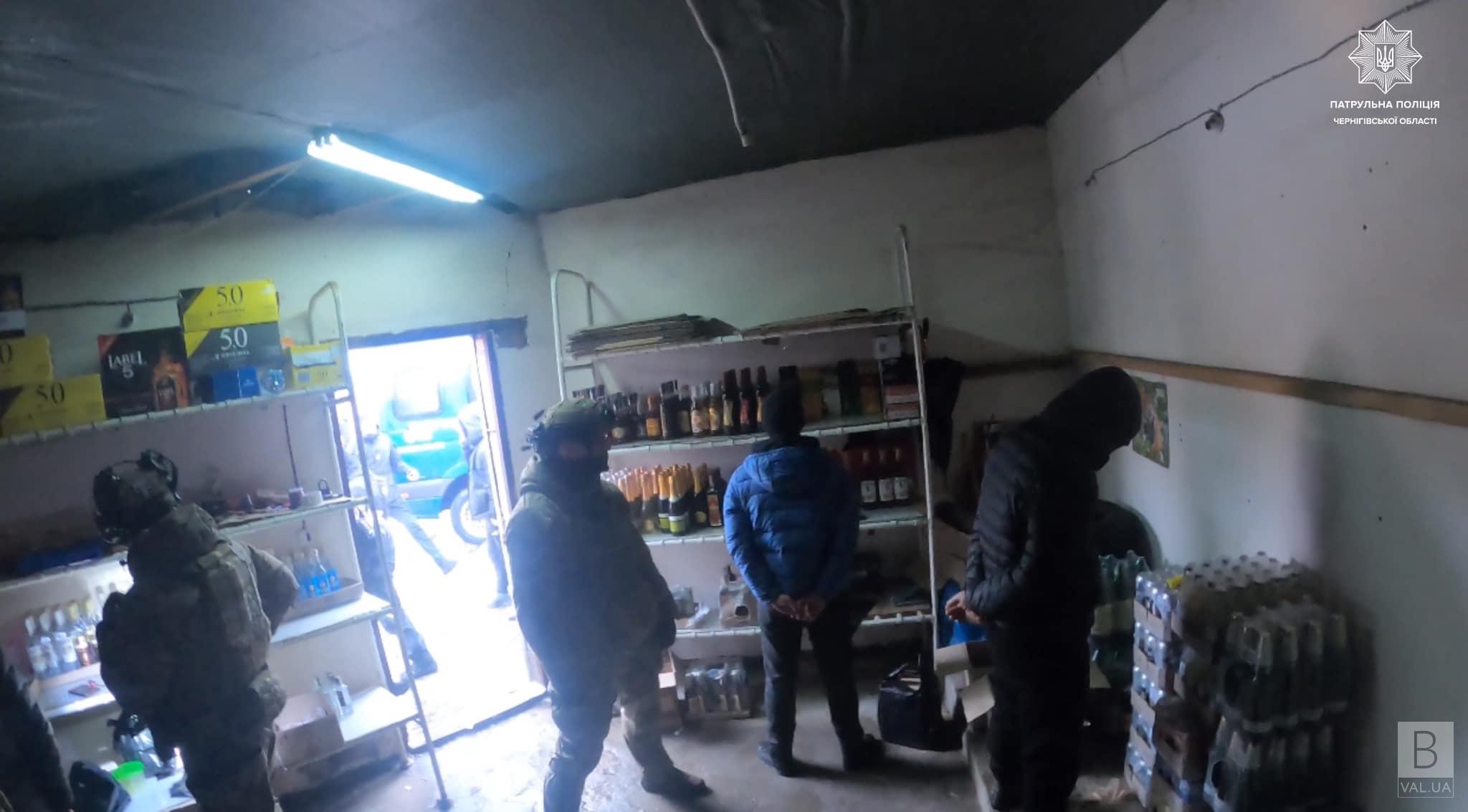У Чернігові зі складу продавали контрафактний алкоголь та цигарки: поліція вилучила товару на понад 260 тисяч гривень