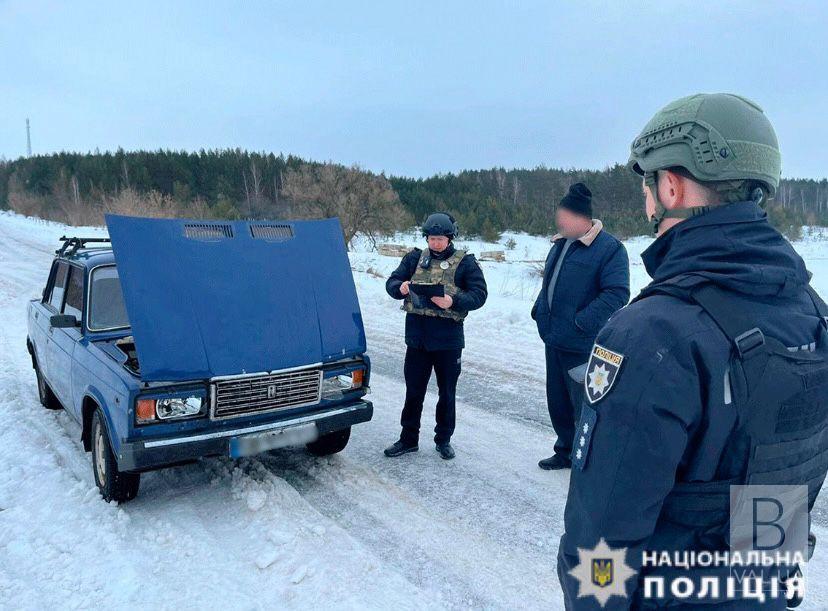 У Новгород-Сіверській громаді росіяни з дрона поцілили в автівку з людьми, які їхали до лікарні