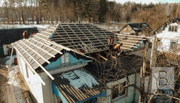 У Ягідному нині ремонтують понад 20 будинків: утеплюють фасади і змінюють дахи ВІДЕО