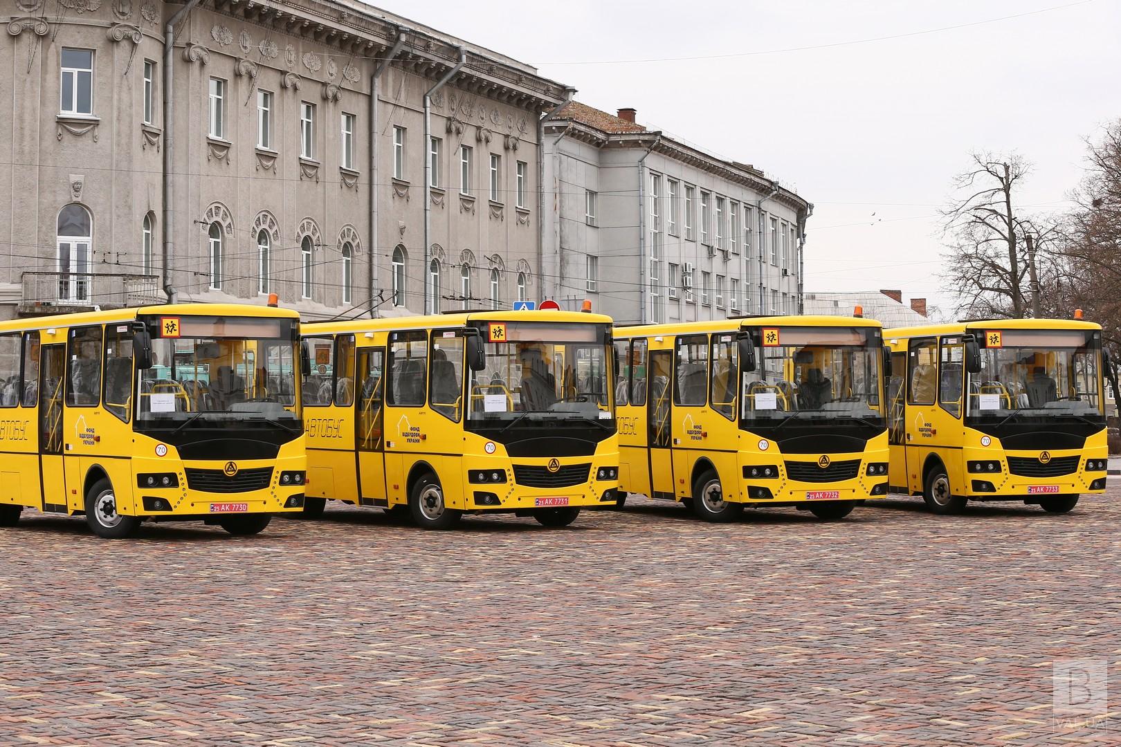 На Чернігівщині чотири прикордонні громади отримали по шкільному автобусу 