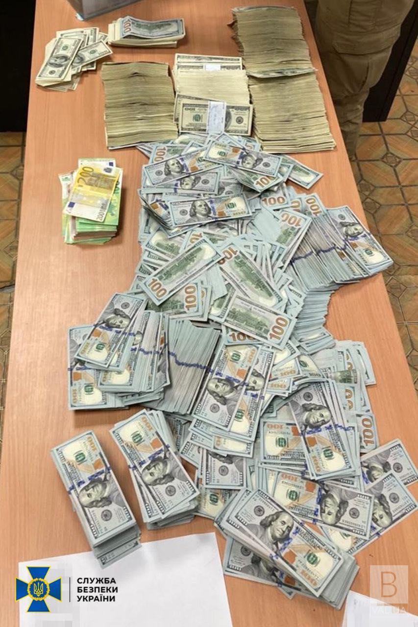 Заробив на «ухилянтах» майже 1 мільйон доларів: СБУ затримала ексочільника ВЛК Чернігівщини