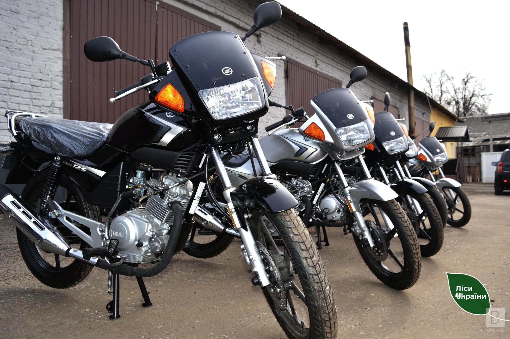Працівники лісової охорони Чернігівщини отримали 5 мотоциклів для патрулювання лісів