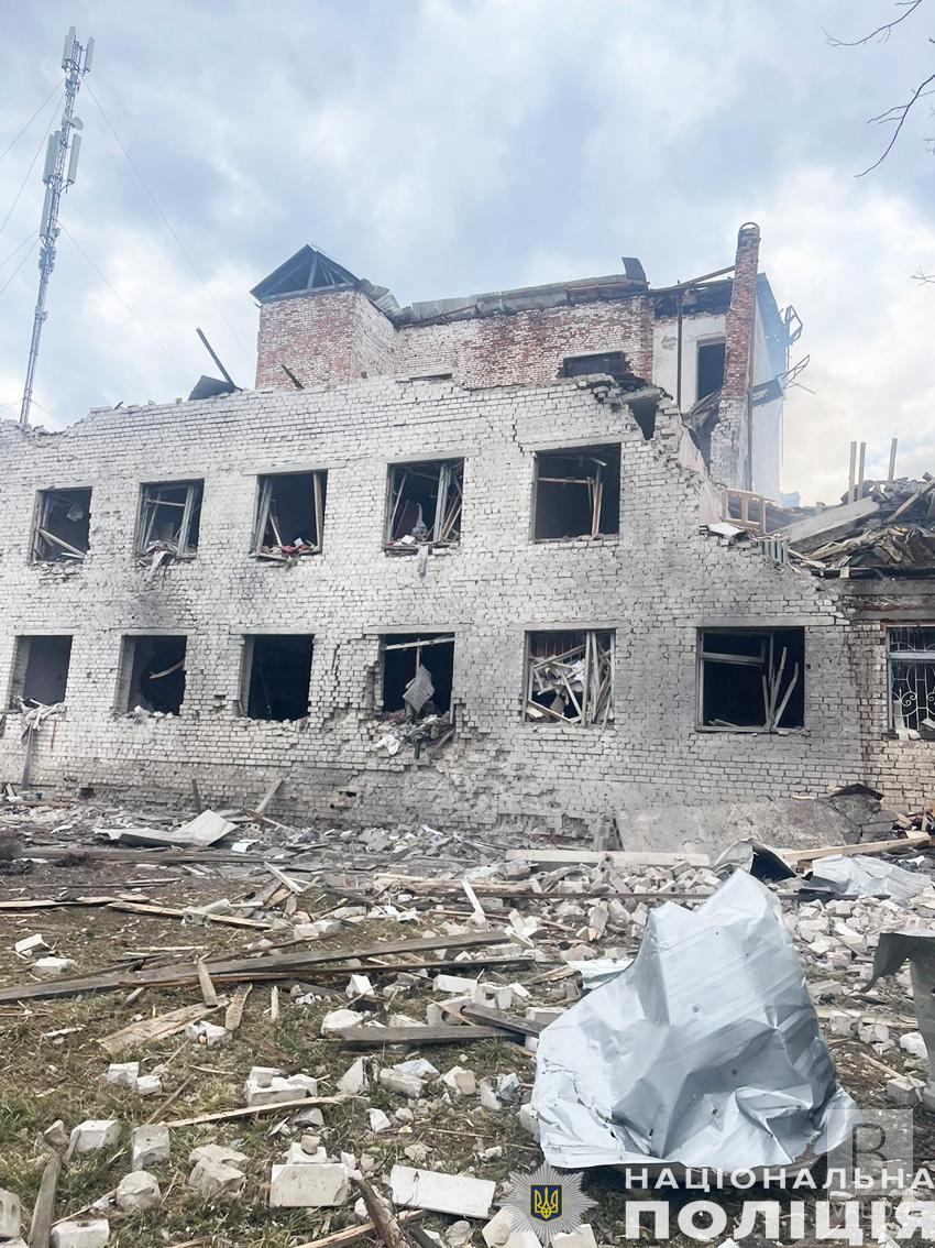 Наслідки авіаудару по Семенівці: знищено будинок культури, є поранені. ФОТО