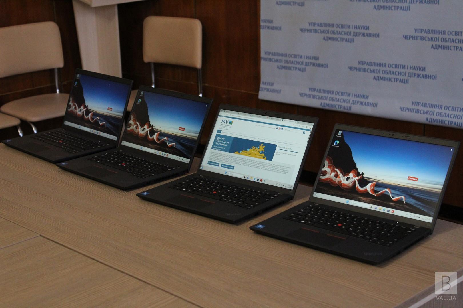 Шість освітніх закладів на Чернігівщині отримали 51 ноутбук від Німеччини
