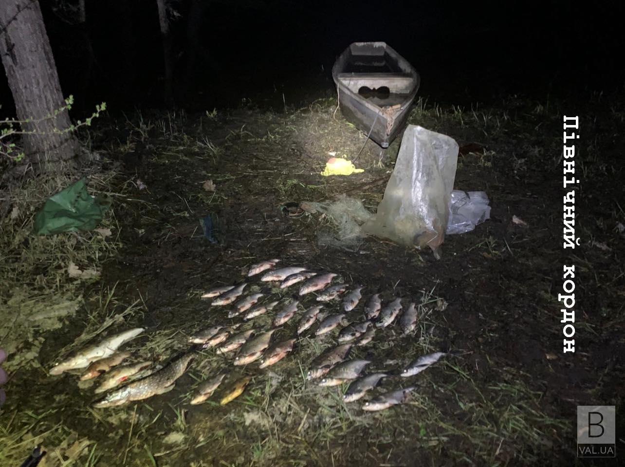 Наловив риби на майже 60 тисяч гривень: прикордонники викрили жителя Чернігівщини, який рибалив під час нересту