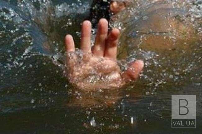 Пішов купатися зі старшим братом: у селі на Ніжинщині потонув 12-річний хлопчик