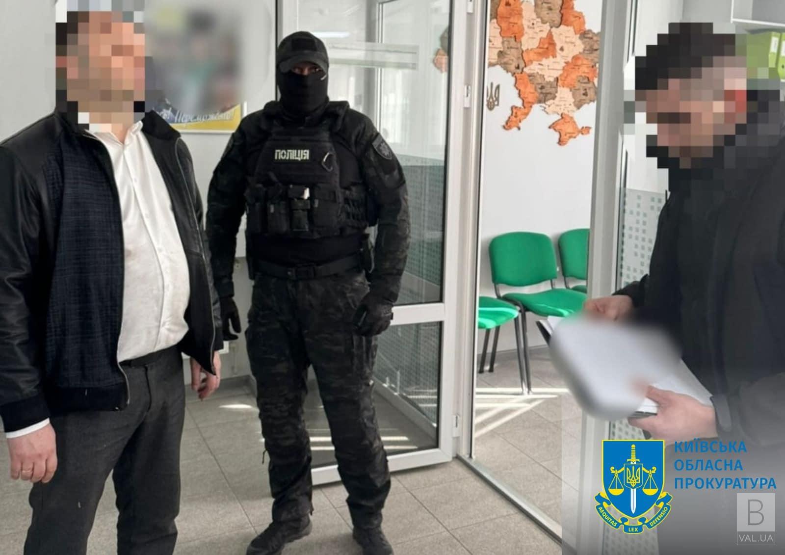 На Чернігівщині начальник територіального сервісного центру МВС України вимагав хабарі з підлеглих