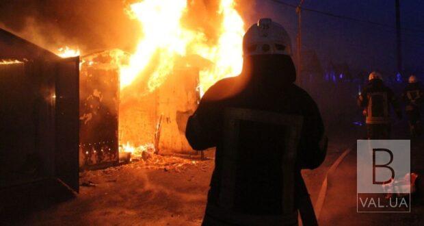 На Чернігівщині згорів гараж з автівкою та скутером