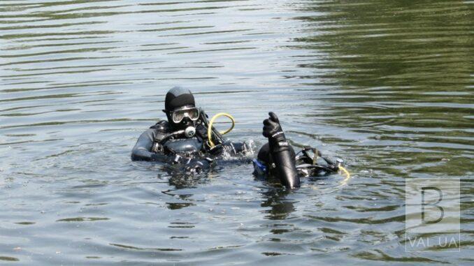 У Острі з Десни водолази дістали тіло чоловіка