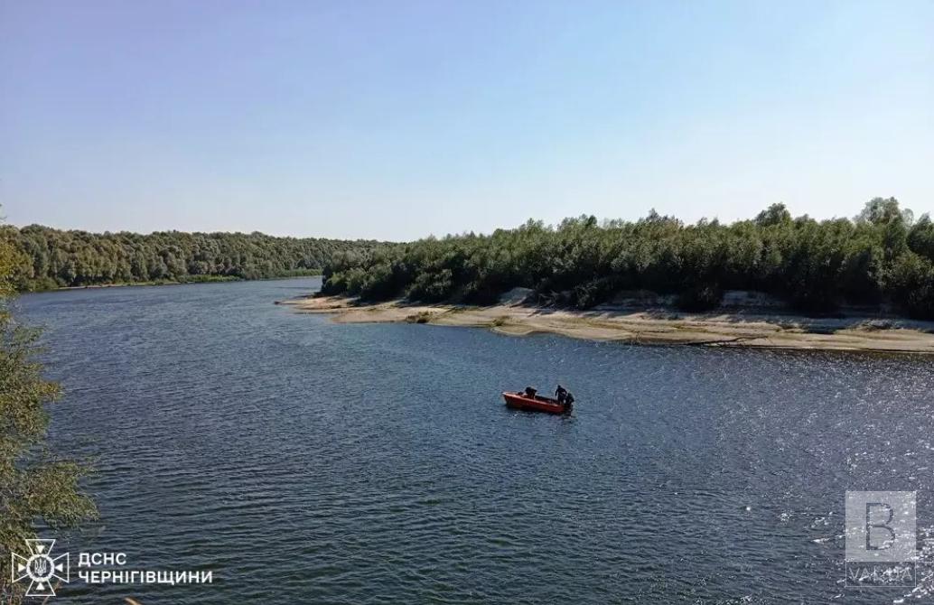 З Десни на Чернігівщині дістали тіло 18-річного хлопця, якого шукали протягом трьох діб. ФОТО (ОНОВЛЕНО)