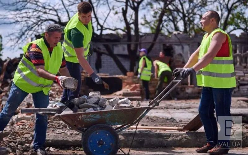 Понад 13 тисяч направлень на суспільно корисні роботи видали на Чернігівщині з початку року