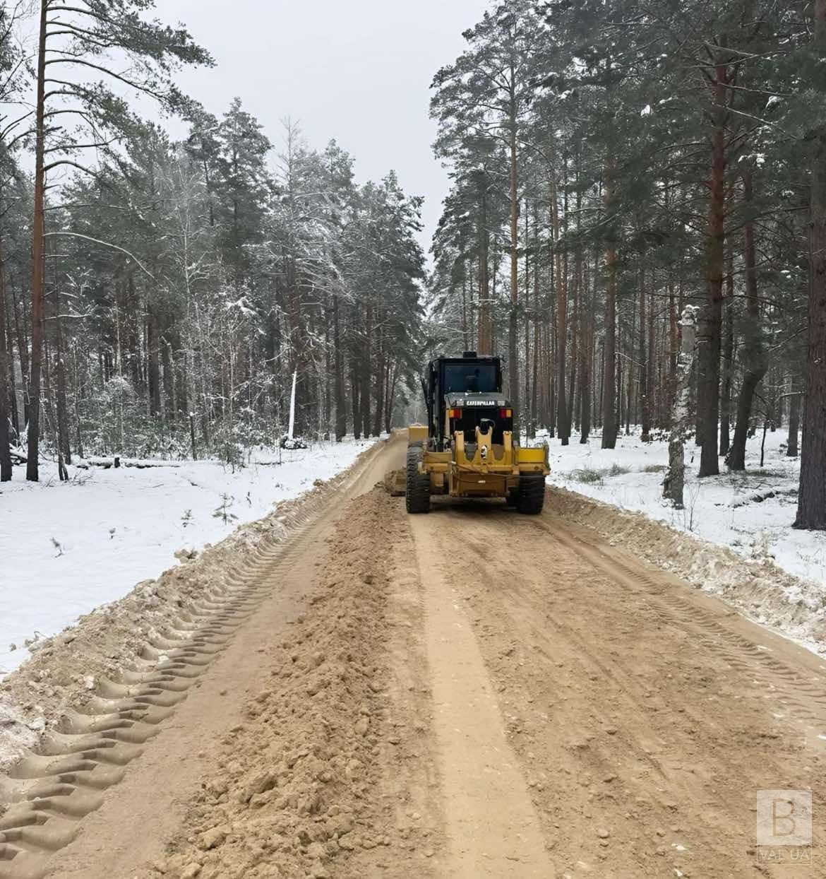 На півночі Чернігівщини реконструюють стратегічну лісову дорогу  