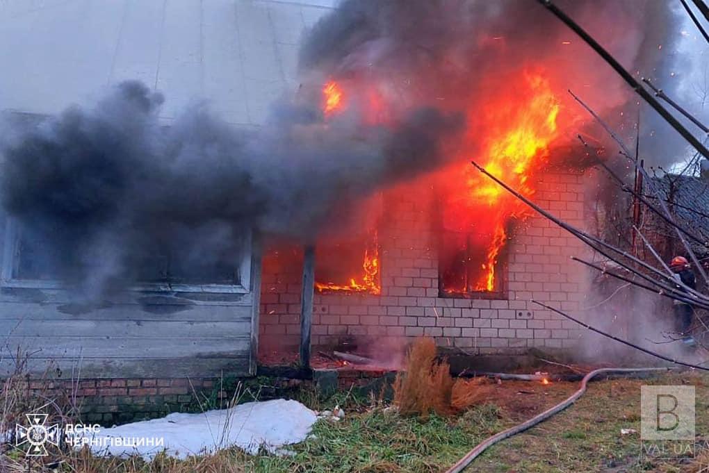 На Прилуччині під час пожежі будинку знайшли тіло чоловіка. ФОТО