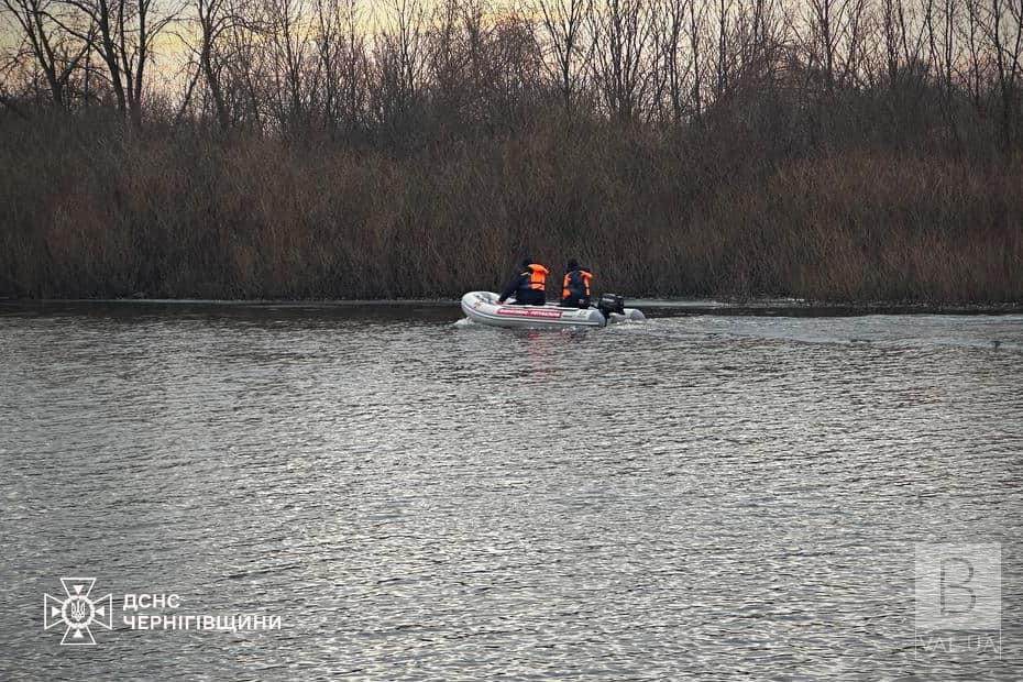 На Чернігівщині з Десни дістали тіло рибалки, який зник два дні тому