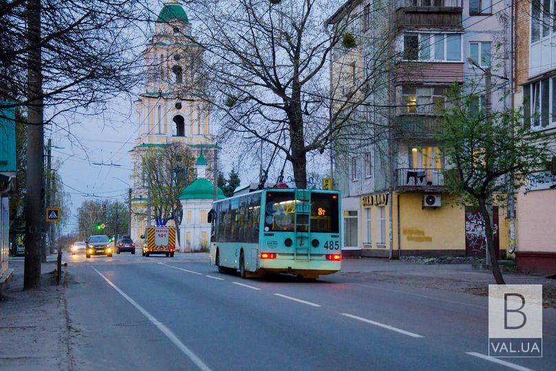 У Чернігові через аварію на водопроводі в районі Болдиної гори припинили рух тролейбусів №8: який транспорт ходитиме