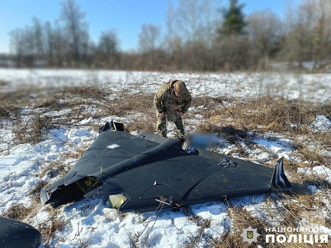 На Чернігівщині вибухотехніки знешкодили бойову частину збитого російського безпілотника, яка не здетонувала