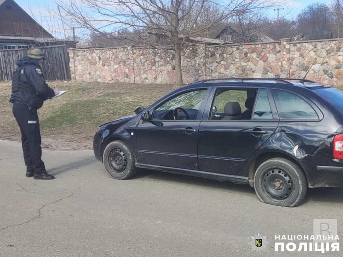 У Семенівці росіяни дроном атакували цивільне авто: водій отримав контузію. ФОТО