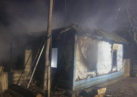 На Чернігівщині у вогні загинули троє маленьких діток. ФОТО