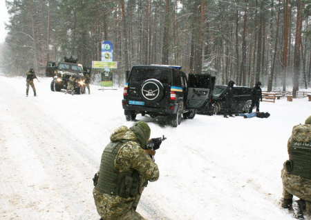 На Чернігівщині пройшли навчання СБУ з нейтралізації ворожої диверсійної групи поблизу північного кордону.