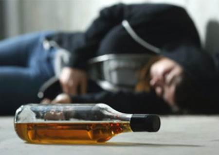 У Чернігові троє дітей розпивали алкоголь: один з них втратив свідомість
