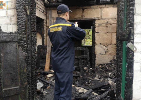 У Чернігові згорів житловий будинок: на місці пожежі знайшли тіло господаря