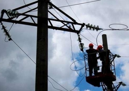 На Чернігівщині через негоду без електрики більше 5 тисяч абонентів