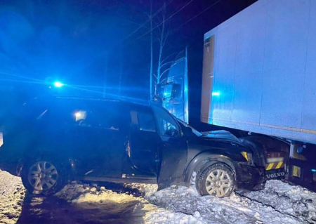 На Чернігівщині водій вантажівки насмерть збив пішохода та в'їхав в кросовер