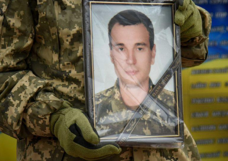 У Ніжині поховали 42-річного військового, який загинув ще в квітні на Херсонщині. ФОТО