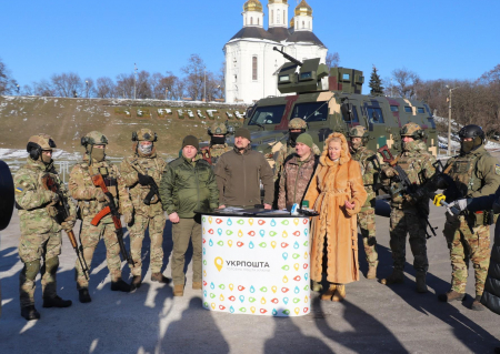 У Чернігові до Дня Збройних Сил України погасили поштові марки. ФОТО