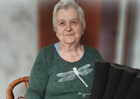 Пенсіонерка з Сосниці пошила більше сотні пар валянок для ЗСУ