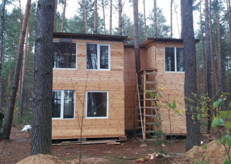 На Чернігівщині суд зобов'язав лісгосп знести незаконний будинок поблизу Голубих озер