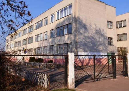 Вчителя фізкультури у Чернігові, якого підозрюють в педофілії, звільнили з роботи